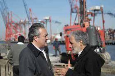 Breitenstein inspeccion� avance de obras en puerto de Dock Sud