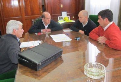 El intendente Zurro firm� un convenio con la empresa para construir nuevas viviendas sociales	