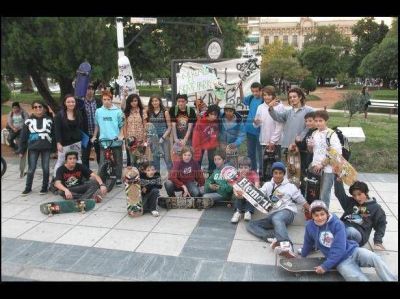 Marcharon para que se construya un skatepark en la capital entrerriana