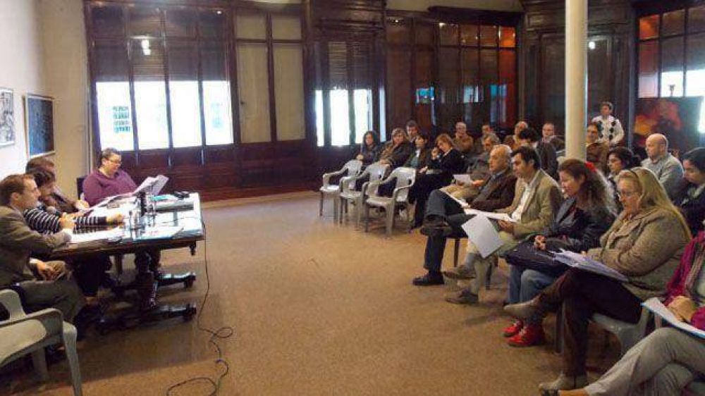 Paran�: despacho favorable para prohibir barrios privados	 