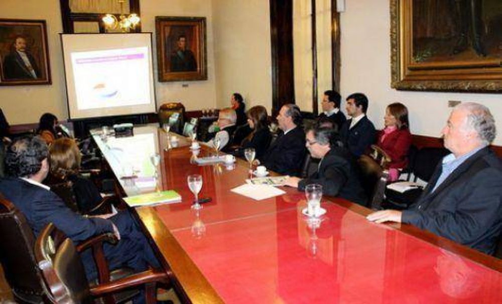 Presupuesto 2013: Vaz Torres defini aspectos