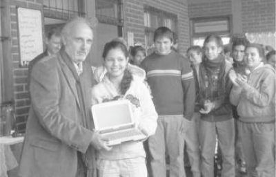 Jacobo visit� la EFA de Puerto Esperanza
