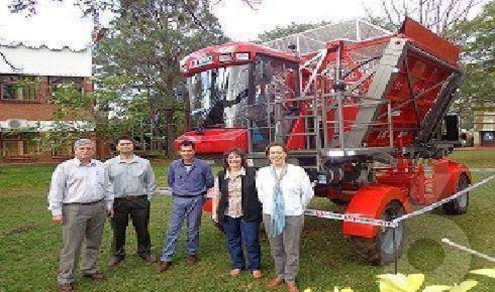 Ingenieros de Ober� dise�an prototipo de cosechadora