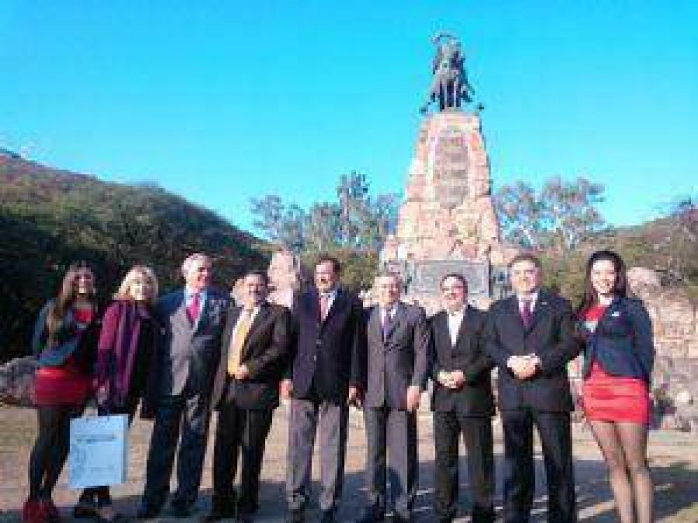 Ra�l Jalil presente en la Pre Cumbre de intendentes del NOA