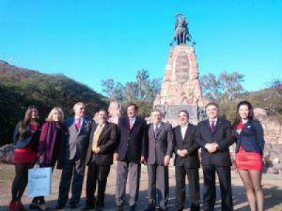 Ra�l Jalil presente en la Pre Cumbre de intendentes del NOA