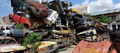 Cementerios de autos: contaminaci�n a cielo abierto