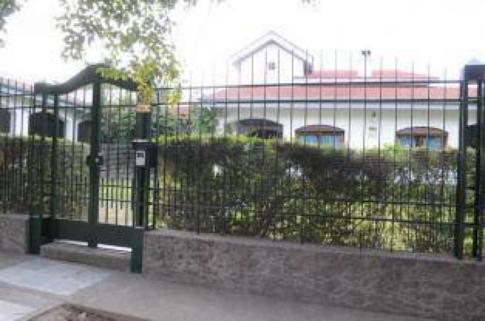 Un ladr�n salt� la reja para robar en la casa del ministro de Econom�a y se llev� $ 1.000