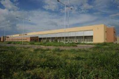 El Hospital del Este lo pag� Espa�a gracias a Duhalde y Miranda: lo inauguran Alperovich y Cristina sin ni siquiera haberle puesto cloacas
