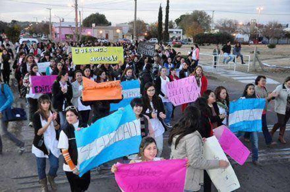 Instituto de Formaci�n: manifiestan contra la �inseguridad� y la Polic�a relativiza los casos