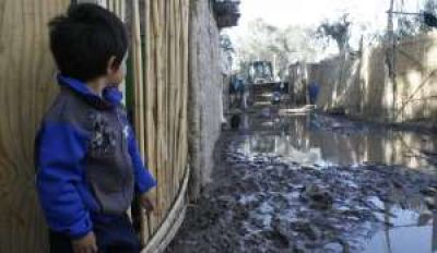 El drama de 38 familias que se inundaron por un canal