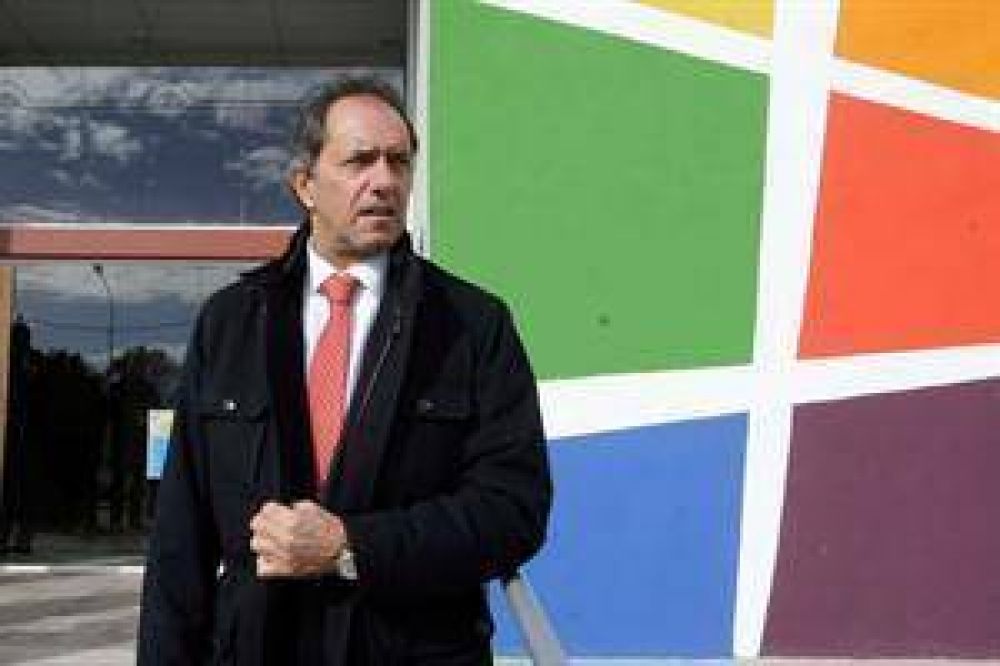 Scioli no rompe con el kirchnerismo, pero pide que tambi�n lo cuiden