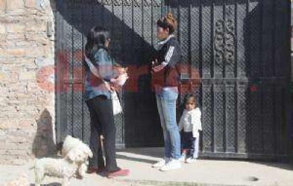 Quiso defender a sus hijos y result� baleado en la ingle