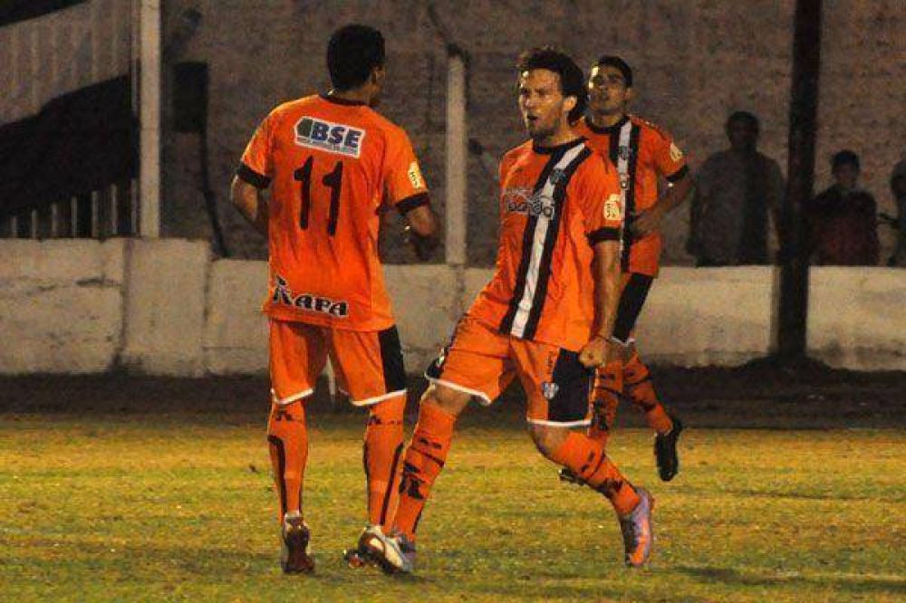 Sarmiento, a todo o nada ante su gente