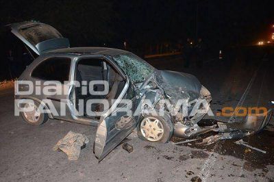 Salvan sus vidas tras protagonizar un violento choque frontal