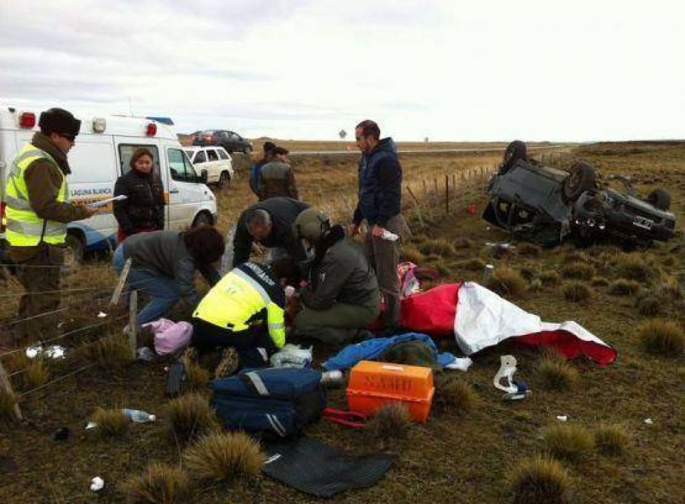 Una mujer grave y dos heridos leves fue el saldo de un vuelco
