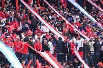 "El que no salta fue para atr�s", el mensaje de los hinchas de Independiente para Racing