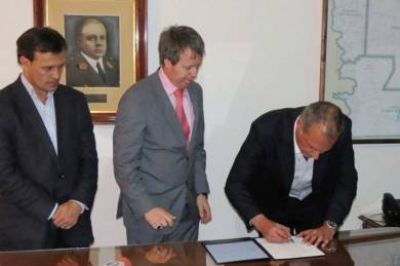 Buzzi traspas� el mando