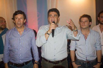 San Fernando: Jorge Macri, Posse y Campbell junto a j�venes militantes