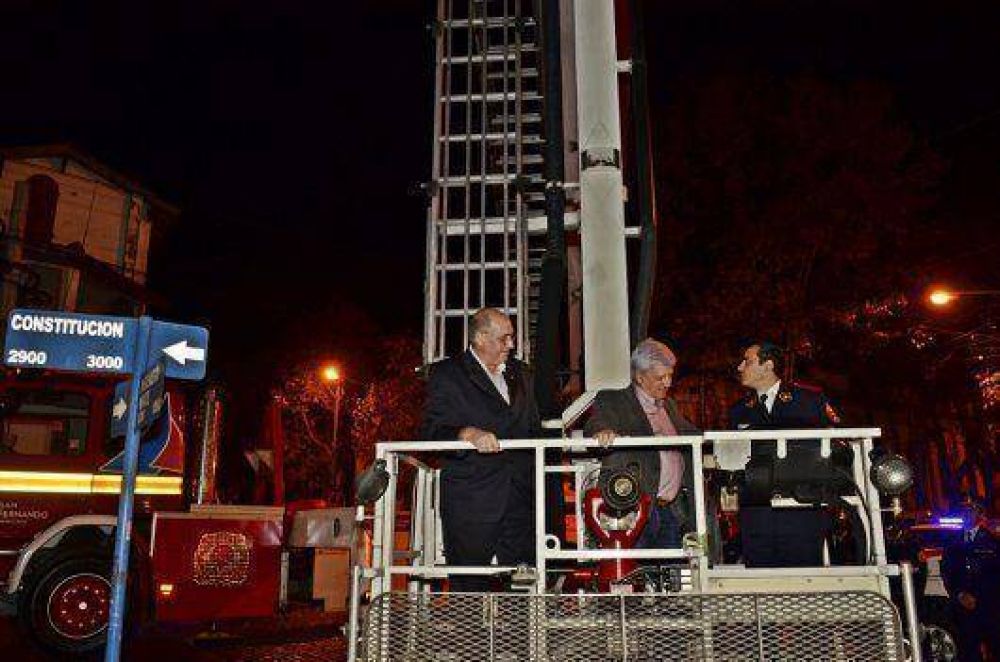 El Municipio de San Fernando entreg� a los Bomberos Voluntarios 4 flamantes unidades