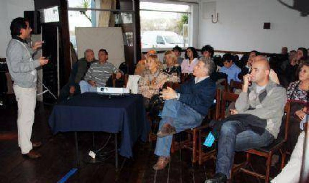 El concejal Laserna brind� una charla en el Club N�utico sobre la Polic�a Municipal