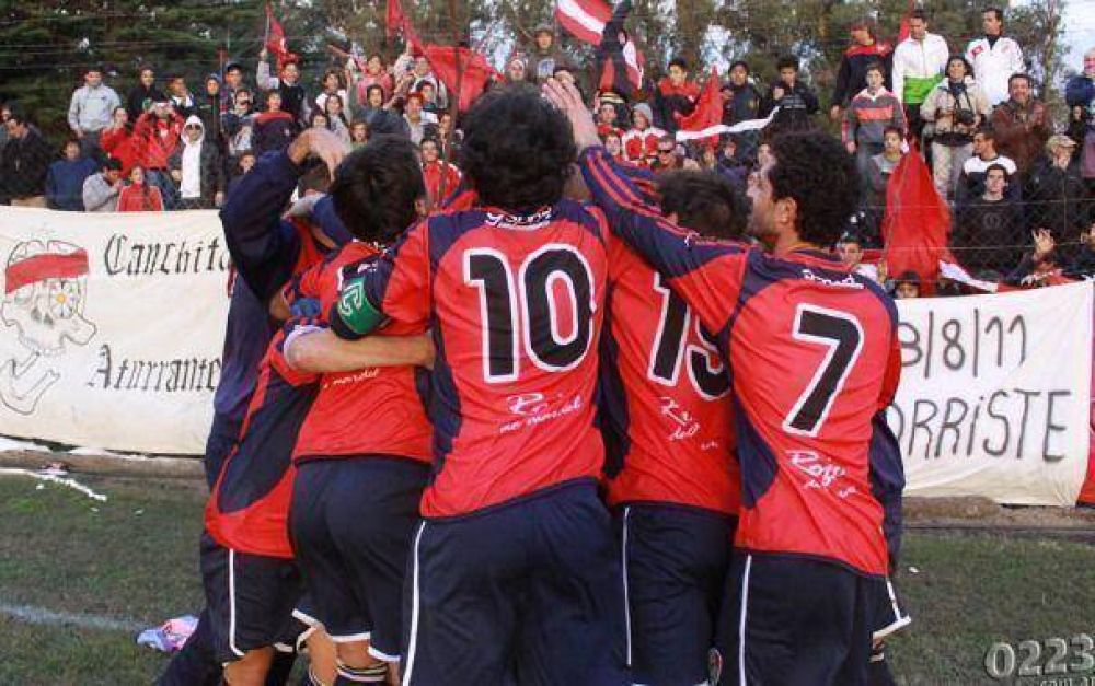 Independiente se qued� con el cl�sico y la punta