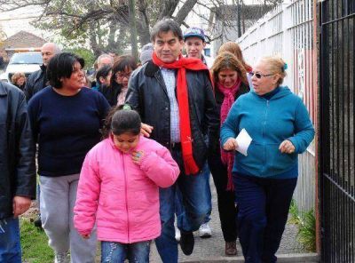 Guti�rrez recorri� el inicio de la obra de red cloacal domiciliaria del Barrio La Ca�ada