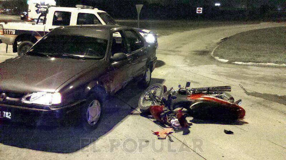 Chocaron una moto y un auto en Emiliozzi y 226