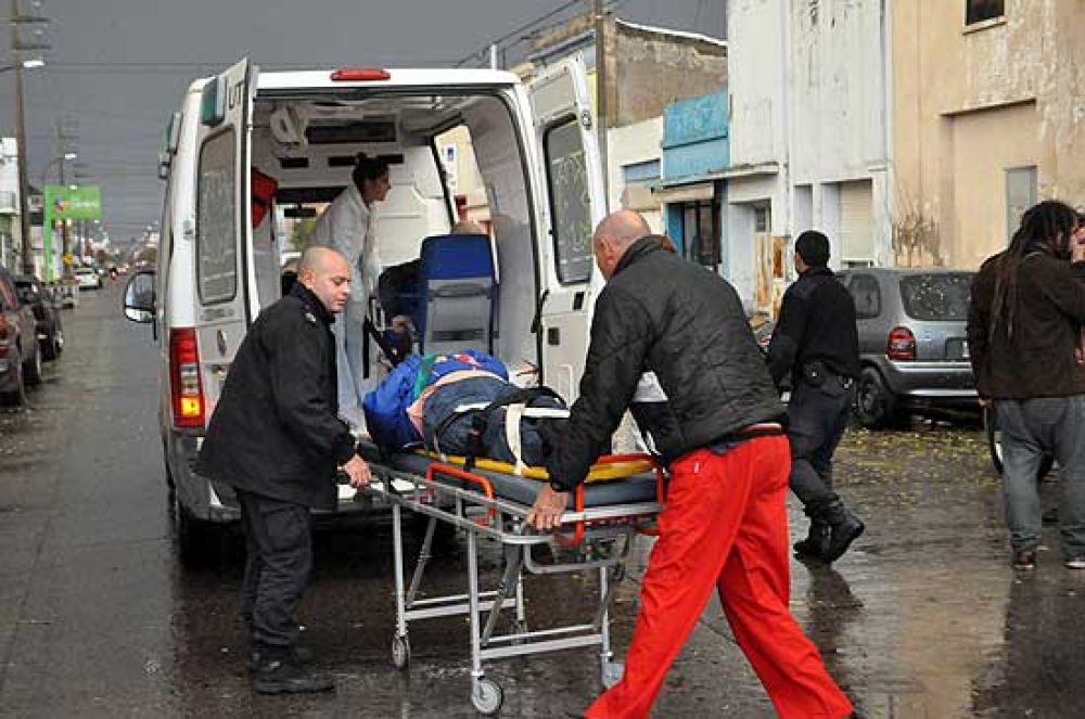 Dos ancianos fueron atropellados en el centro