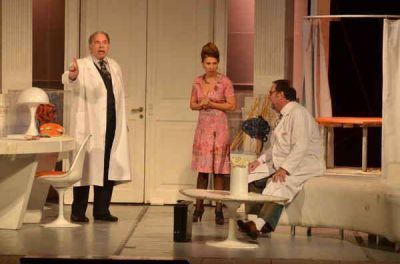 LA COMEDIA PROTAGONIZADA POR ENRIQUE PINTI COLM� EL TEATRO ESPA�OL
