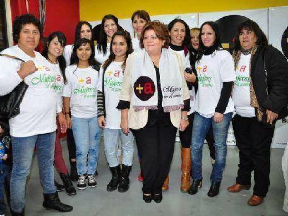 Sergio Massa inaugur� otro local en La Plata de la mano del MOREPE y Mujeres por el Cambio