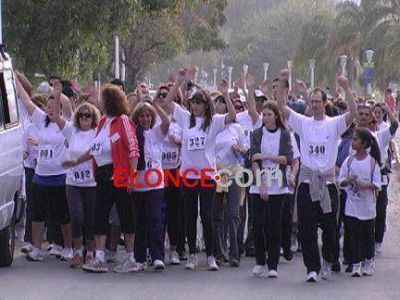 M�s de 200 personas participaron de la caminata a beneficio del San Roque 