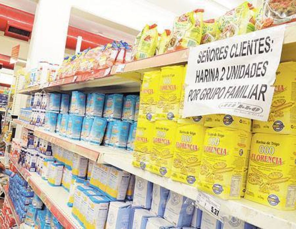 Algunos s�per restringen la venta de harina com�n y aceite