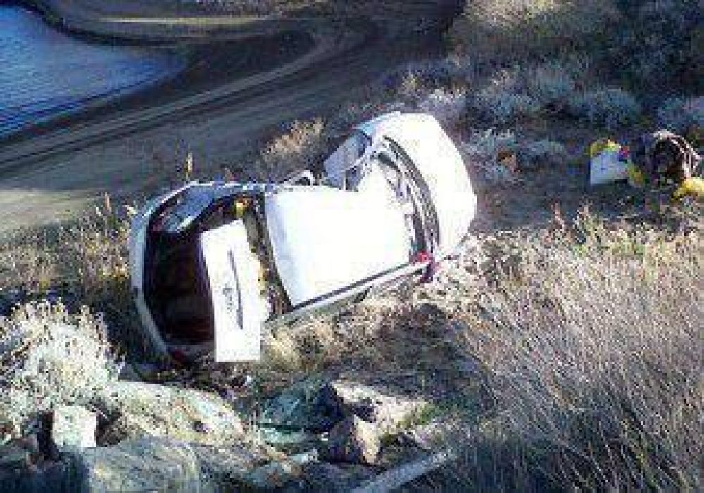 Mujer herida de gravedad en un vuelco 