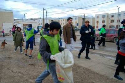Vecinos del barrio 30 de Octubre realizaron una jornada de limpieza comunitaria