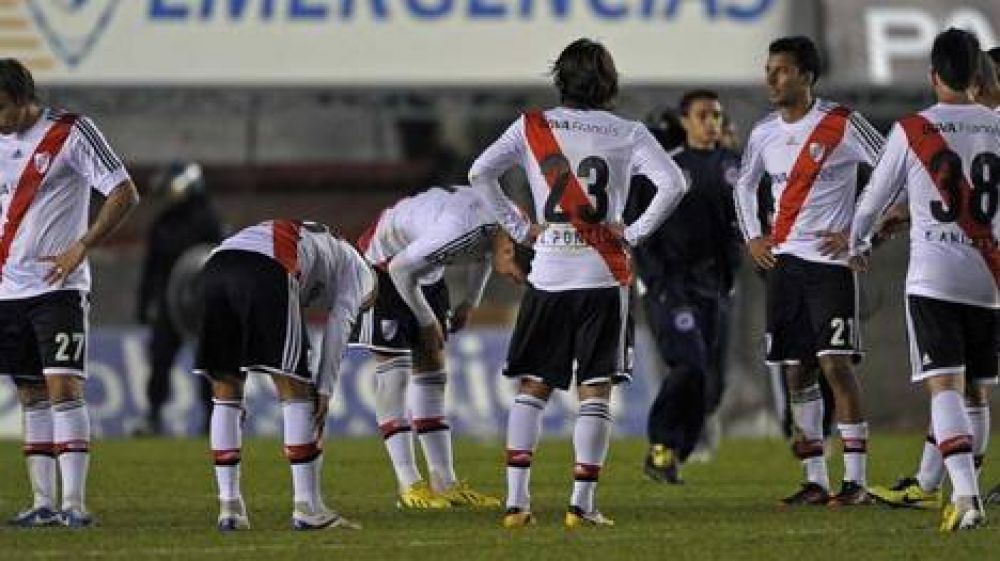 Argentinos amarg� a River y complic� a Independiente
