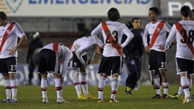 Argentinos amarg� a River y complic� a Independiente