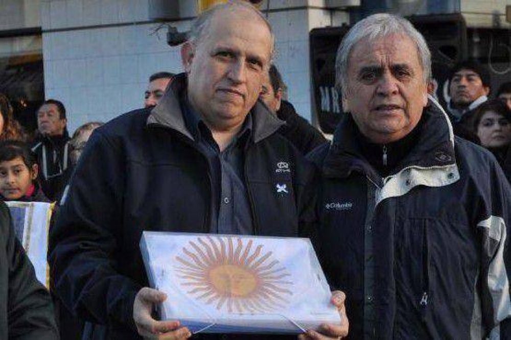Se entregaron banderas de flameo y se lanz� la Colecta Anual de C�ritas
