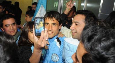 C�lido recibimiento a Belgrano en C�rdoba despu�s de la clasificaci�n a la Sudamericana