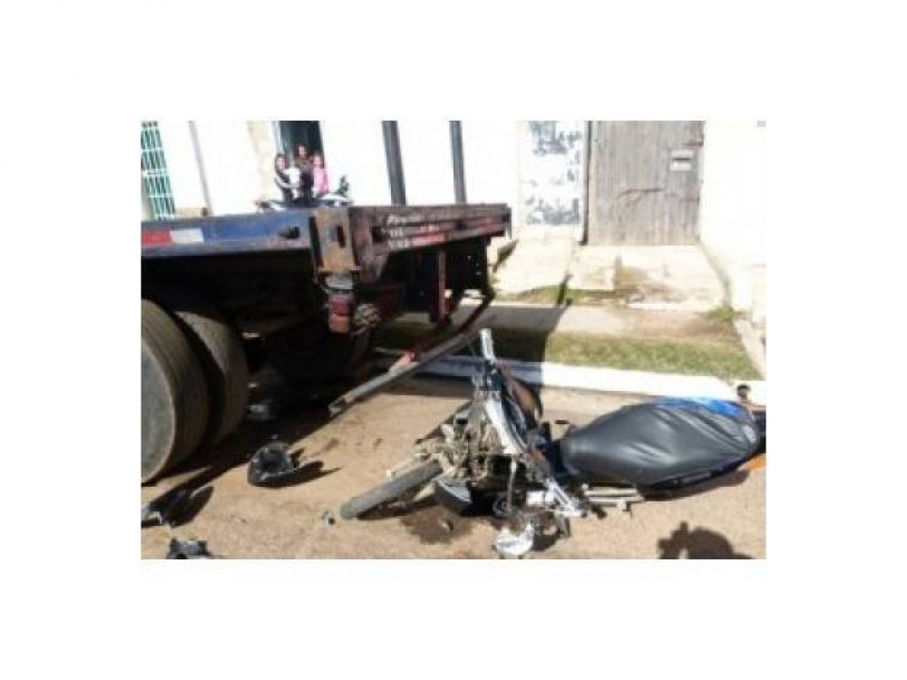 Una joven choc� en moto contra un cami�n y perdi� su embarazo de ocho meses