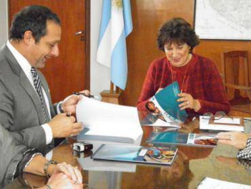 El CGE y la UADER renovaron sus v�nculos para una mejor educaci�n