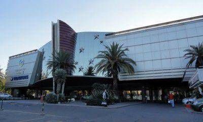 Un delincuente amenaz� con un cuchillo a una nena en el Shopping y le rob� el celular