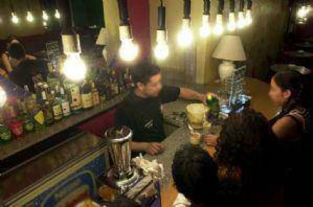 Por las trabas ya escasean en Mendoza las bebidas importadas