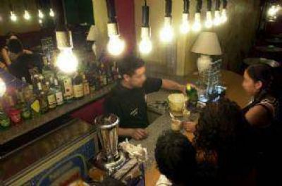 Por las trabas ya escasean en Mendoza las bebidas importadas