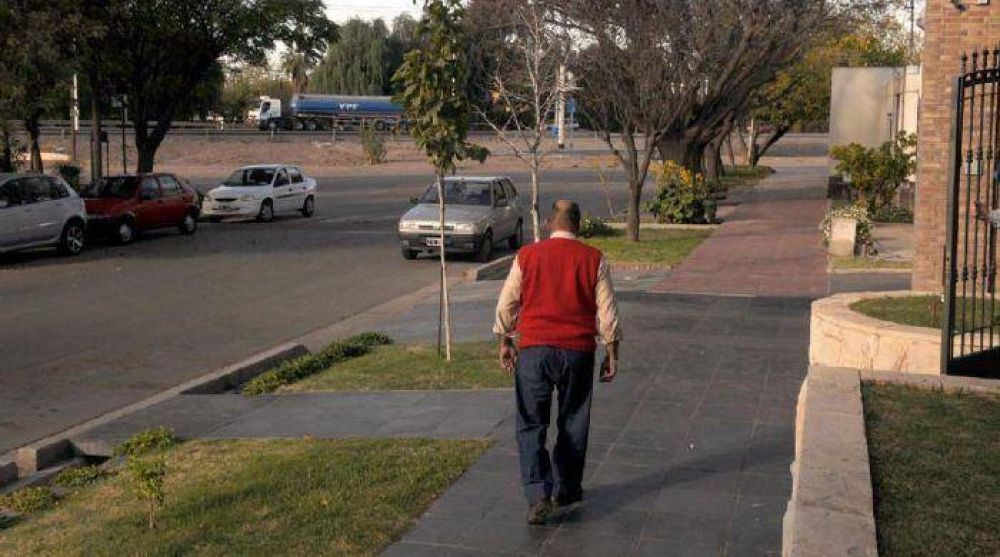 Avenida Sur: el barrio que naci� dividido por el acceso Este