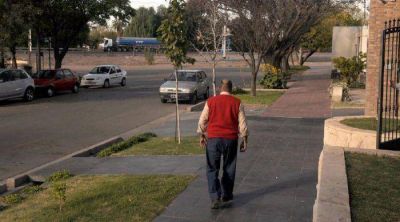 Avenida Sur: el barrio que naci� dividido por el acceso Este