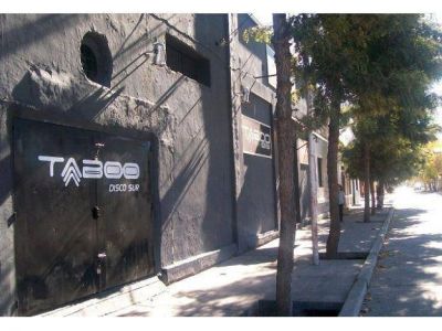 Una turba de 20 sujetos atacaron a 5 polic�as a la salida de un boliche: un efectivo internado