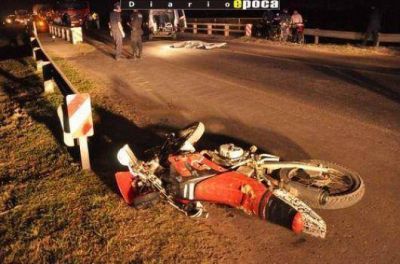 Muri� al colisionar una baranda y ser aplastado por un veh�culo