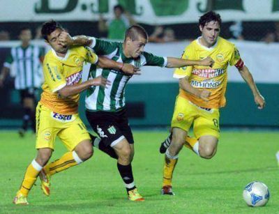 Crucero recibe a Banfield en la recta final para quedarse en la B