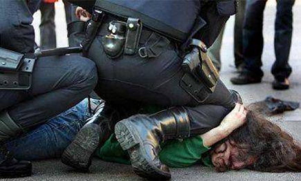 Polic�a totur� jubilado en Posadas  