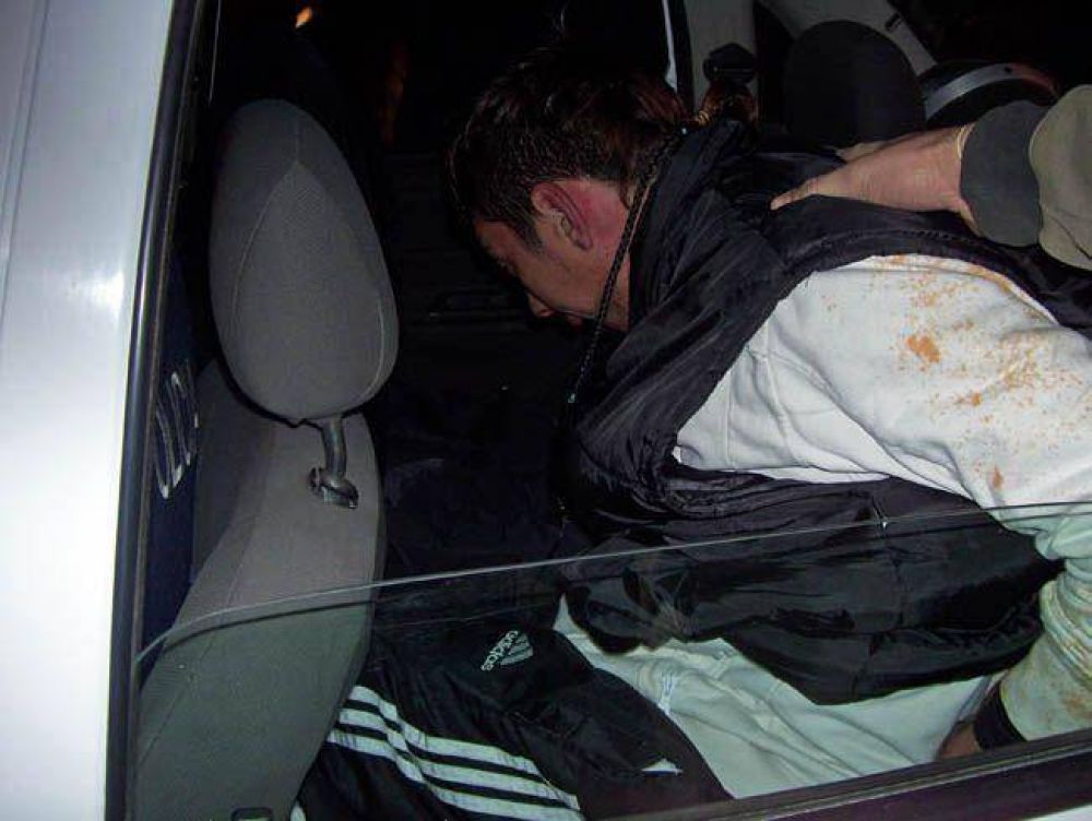 Irrumpi� en un comercio y tom� rehenes con un cuchillo y un rev�lver de juguete